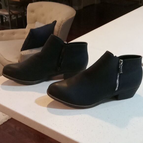 Nautica Alara black ankle bootie with side zip and 1" heel size 10 NWT - Picture 5 of 8